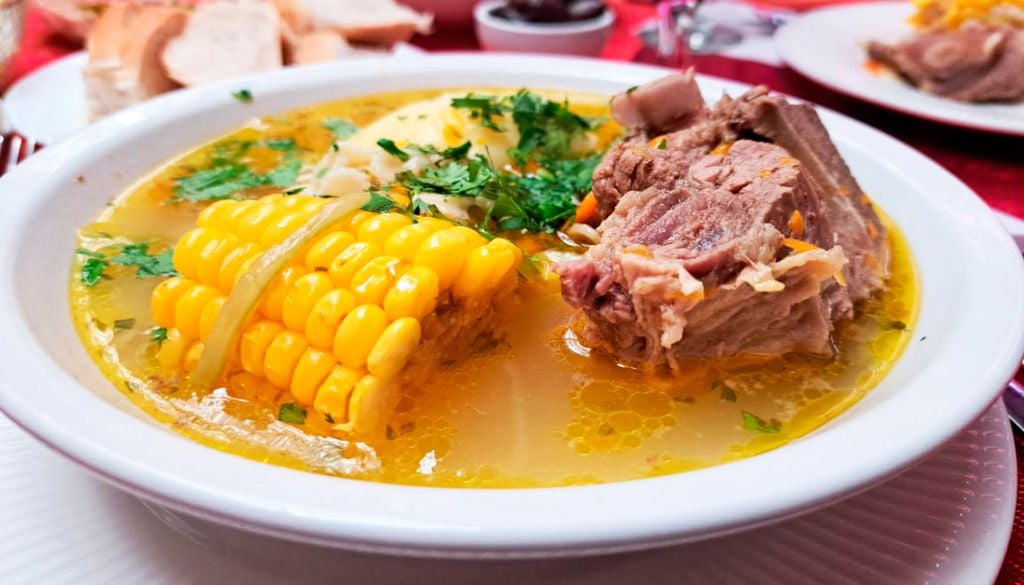 cazuela de vacuno Cada 30 de Julio la cazuela es celebrada en todo el país como uno de los platos icónicos de la gastronomía chilena.Imagen: Carolina Aliaga