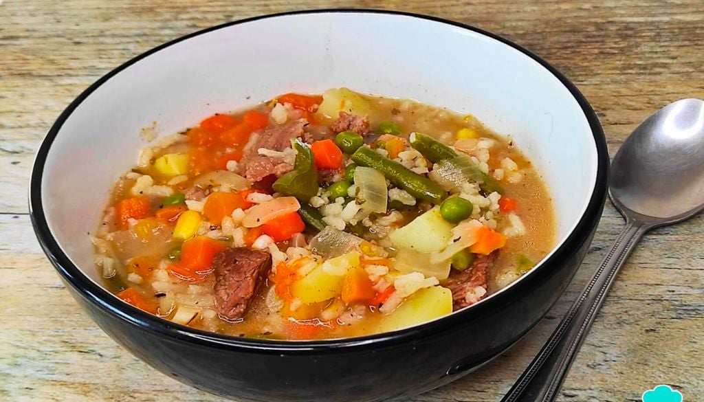 carbonada La Carbonada se caracteriza por llevar todos sus ingredientes finamente picados en cubos pequeños y uniformes. Imagen: Recetas gratis