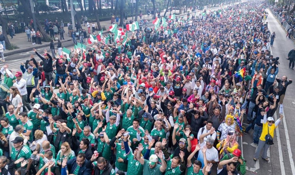 En junio de 2026, la Ciudad de México logró un impresionante Récord Guinness al realizar la ola humana más grande del mundo fuera de un estadio. En junio de 2026, la Ciudad de México logró un impresionante Récord Guinness al realizar la ola humana más grande del mundo fuera de un estadio. Fotografía de la Secretaria de Turismo de la CDMX.