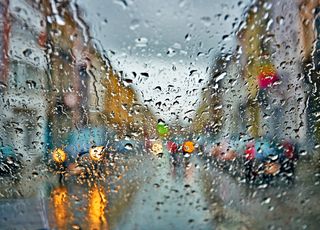 Ce dimanche : pluie et vent au programme. Découvrez quelles régions sont concernées.