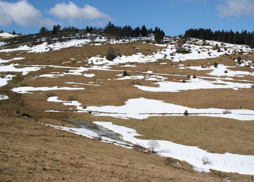 Fonte neige montagne prétexte basse altitude