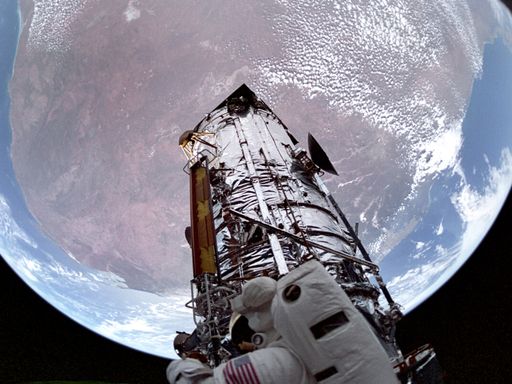 1990 Lanzamiento Del Telescopio Espacial Hubble Telescopio Hubble