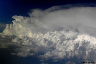 Células tormentosas formadas sobre Cataluña vistas desde el aire