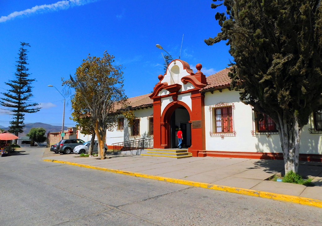 Fachada del Cementerio de La Serena.