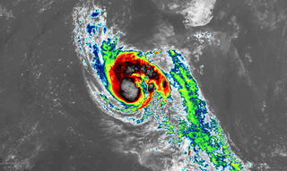 El Centro Nacional de Huracanes vigila a dos zonas de bajas tropicales mientras Nigel se transforma en huracán