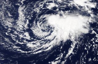 Sorpresa: el Centro Nacional de Huracanes vigila a una baja subtropical al oeste y lejos de Canarias