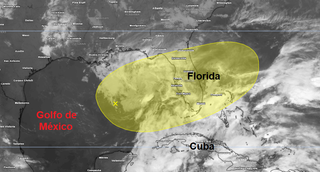 EL Centro Nacional de Huracanes monitoriza una baja tropical en el Golfo de México