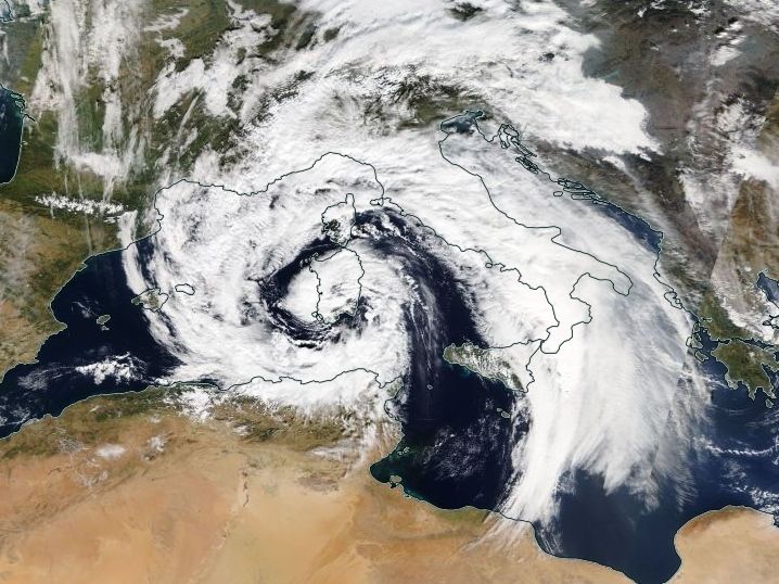 Foto 2: Una potente borrasca ha afectado a amplias zonas de Italia durante este fin de semana, 2-4 noviembre de 2018. Una potente borrasca ha afectado a amplias zonas de Italia durante este fin de semana, 2-4 noviembre de 2018. Imagen en verdadero color del 4 de noviembre. NASA