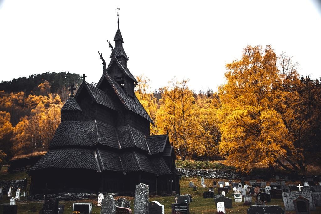 Église Cimetière bois Norvège Stavkirke Borgund Ici, la stavkirke de Borgund, Norvège.