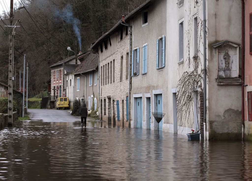 Inondations France Limousin maisons rue
