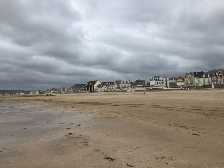 Les pluies s'annoncent à nouveau fréquentes avec un ressenti hivernal en raison d'un vent s'orientant au nord. Les pluies s'annoncent à nouveau fréquentes avec un ressenti hivernal en raison d'un vent s'orientant au nord.
