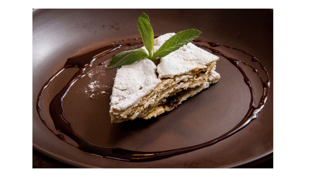 Torta de hojarasca con arrope de chañar. Imagen: Centro de Innovación Gastronómica de INACAP