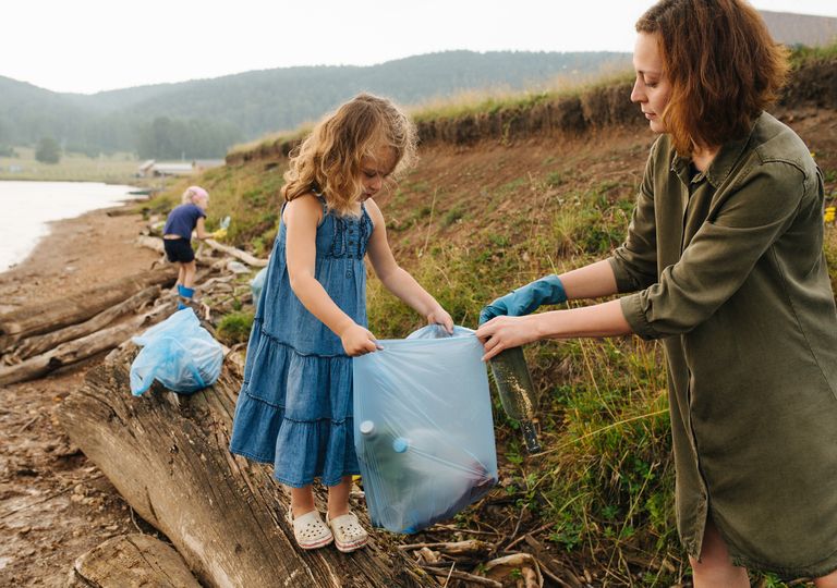 Charge environnementale : pourquoi les femmes sont-elles plus écolo ? Charge environnementale : pourquoi les femmes sont-elles plus écolo ?