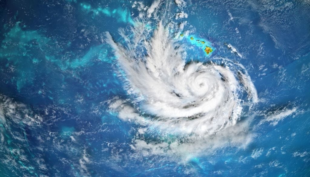 Una spettacolare immagine dal satellite a infrarosso del ciclone tropicale Humberto durante il suo approfondimento nelle acque dell'Atlantico tropicale. Si notano le nuvole cirriformi uscire dal nucleo di questo ciclone che rappresentano l'outflow radiale pronto a sostenere l'intera struttura depressionaria.