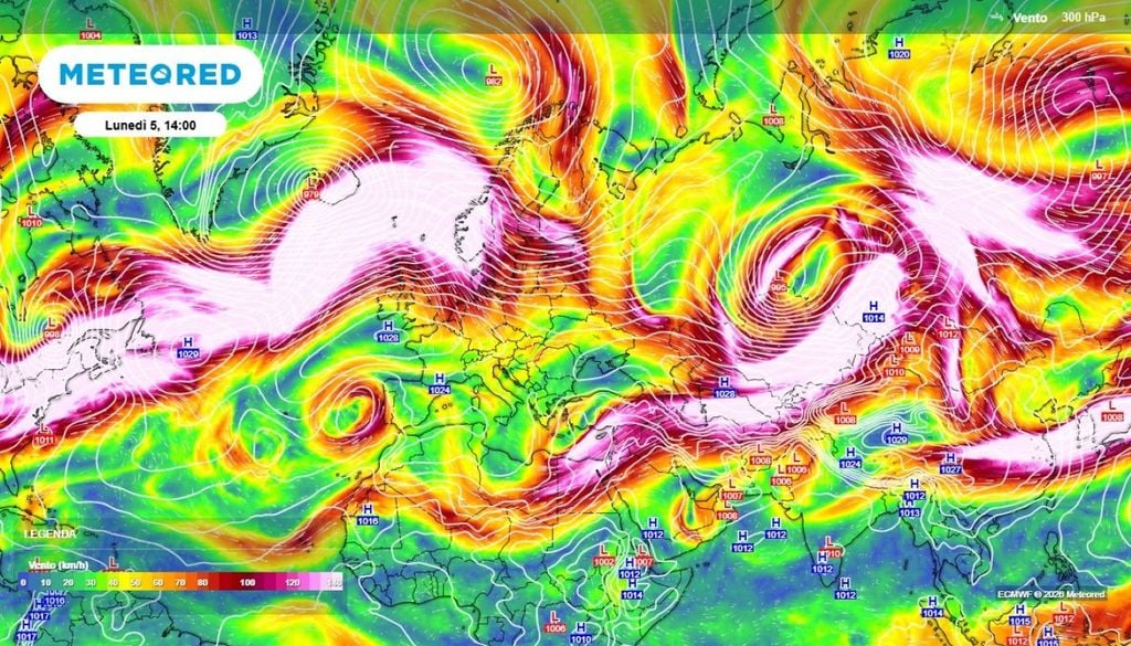 Corrente a getto. Secondo le proiezioni del centro di calcolo europee, durante la seconda decade, si potrebbe assistere a un progressivo indebolimento delle anomalie di geopotenziale e di pressione sull’Europa centro-meridionale, con un conseguente abbassamento di latitudine del flusso perturbato principale.
