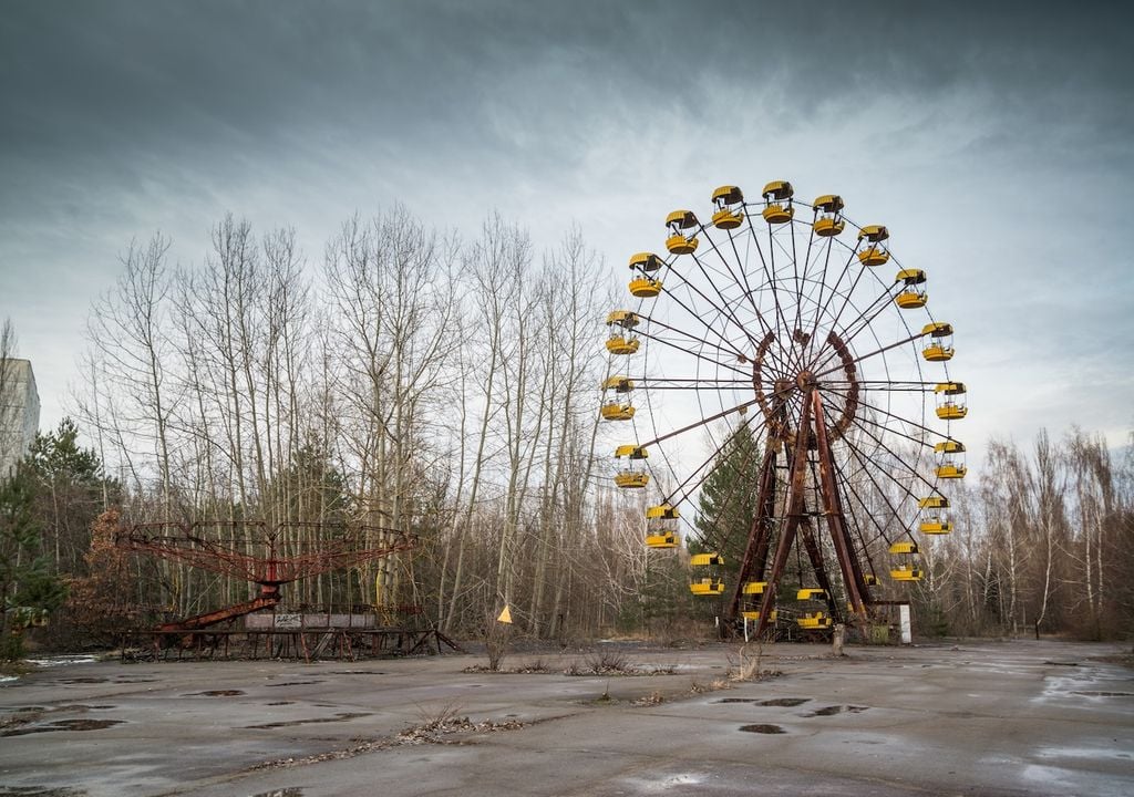 La ruota panoramica del parco divertimenti abbandonato nella zona di esclusione di Chernobyl, Pripyat, Ucraina