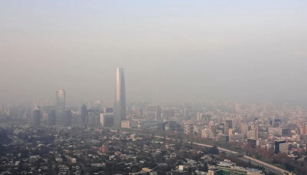 Mientras el frío se instala en gran parte del país, los niveles de contaminación vuelven a dispararse en la capital y varias ciudades del centro-sur.