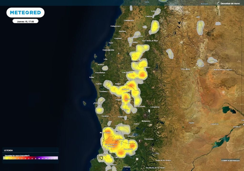 El modelo ECMWF proyecta actividad eléctrica durante la tarde del jueves, principalmente en sectores interiores y precordilleranos de Ñuble y Biobío, con mayor concentración de rayos hacia La Araucanía y Los Ríos.