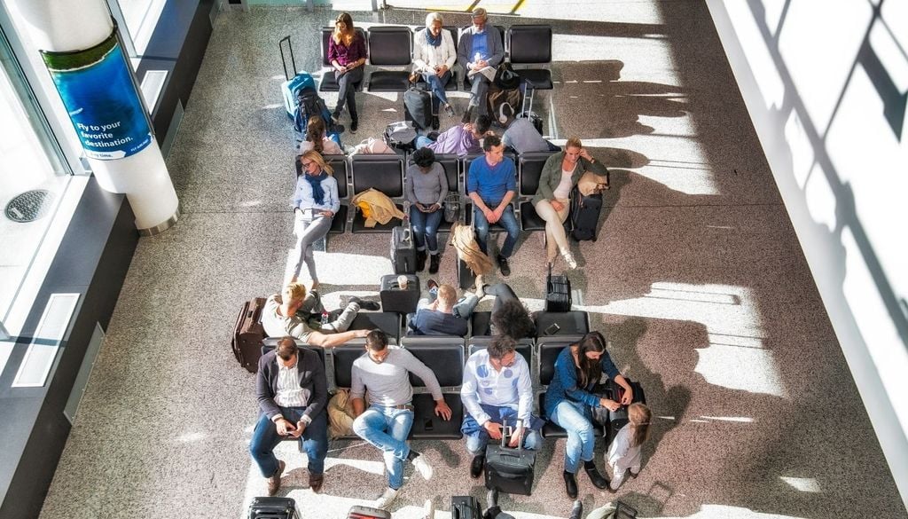 Una sola persona infectada puede generar hasta 18 contagios secundarios en poblaciones no vacunadas.