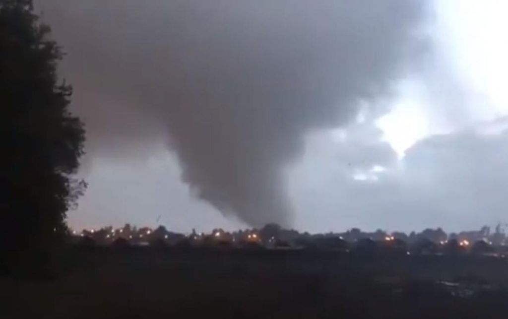 Tornado Chile. Los Angeles, Talcahuano y Concepción