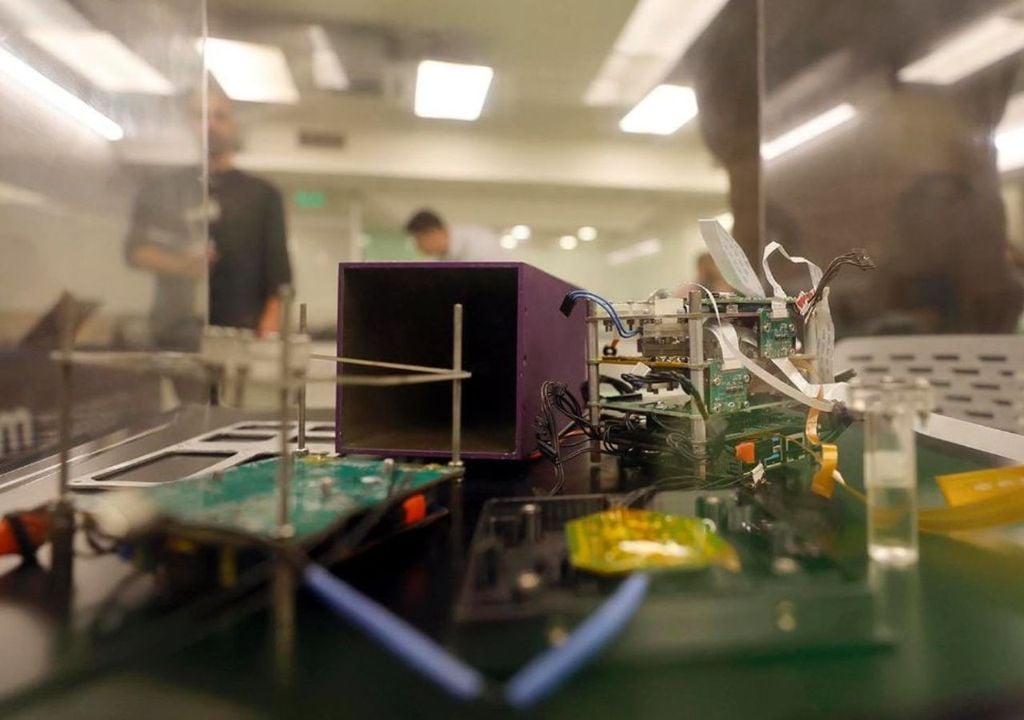 Materiales para la misión espacial Desde la Antártica y el desierto de Atacama, microorganismos resistentes viajan a la EEI para estudiar cómo sobreviven a condiciones extremas fuera de la Tierra. Créditos de la imagen: Universidad de Chile. Crédito de la imagen: Universidad de Chile.