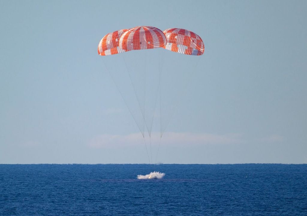 El amerizaje se realizó con éxito, cumpliendo una de las etapas más riesgosas de la misión Artemis II. Crédito: NASA/Bill Ingalls