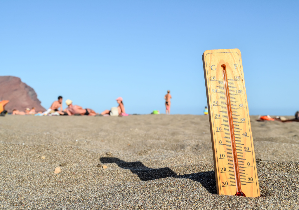 Termómetro en la playa-