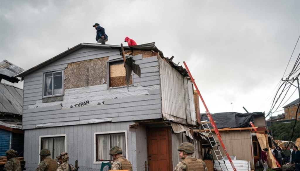 El 25 de mayo de 2025, un tornado de categoría EF-1 afectó a la ciudad de Puerto Varas. Foto: Presidencia.