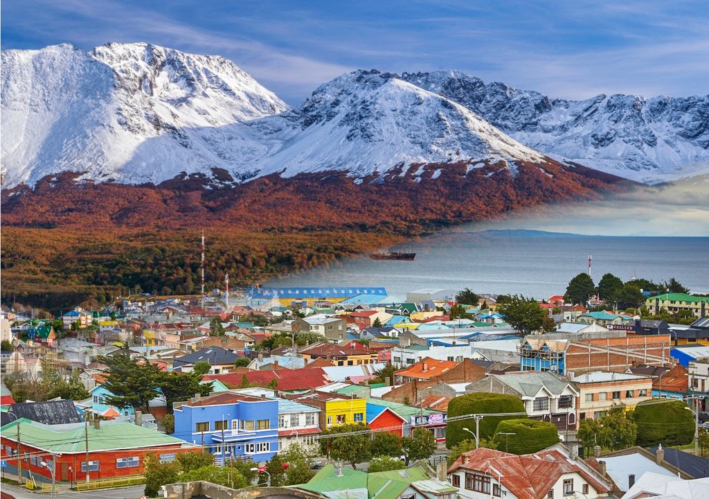 Adjunto fotos de Ushuaia y Punta Arenas.