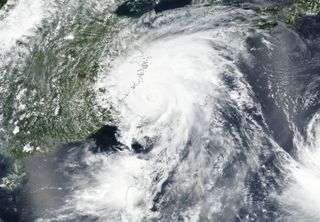China evalúa los daños mortíferos del tifón Lekima