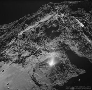Los científicos descubren un sorprendente chorro de polvo procedente de la superficie del cometa 67P
