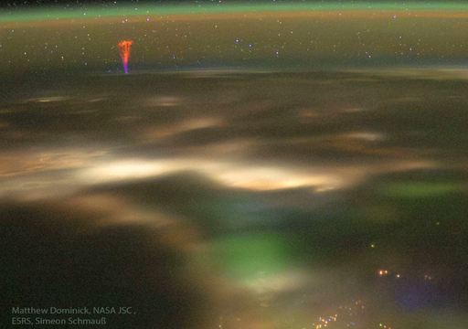 Un espectacular chorro gigante fotografiado desde la Estaci&oacute;n Espacial Internacional, EEI