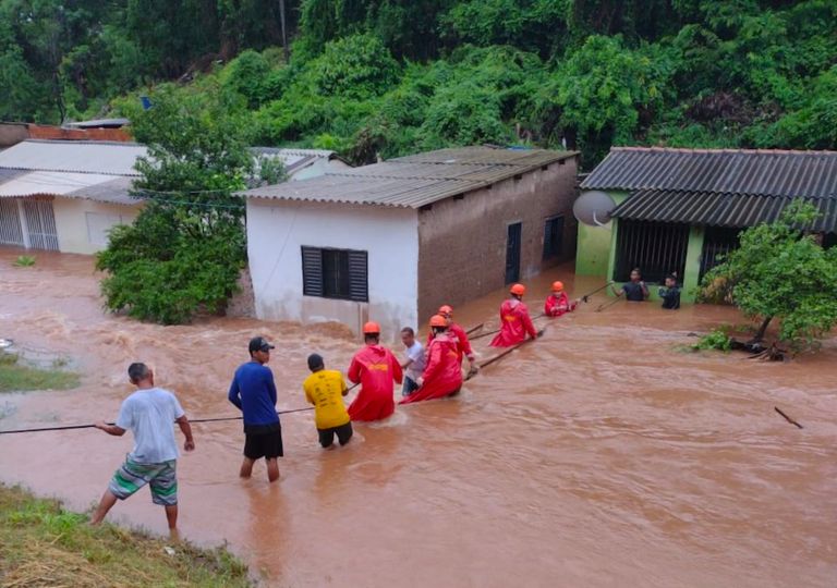 Chuva arrasa Corumbá, que deve decretar estado de emergência Chuva arrasa Corumbá, que deve decretar estado de emergência