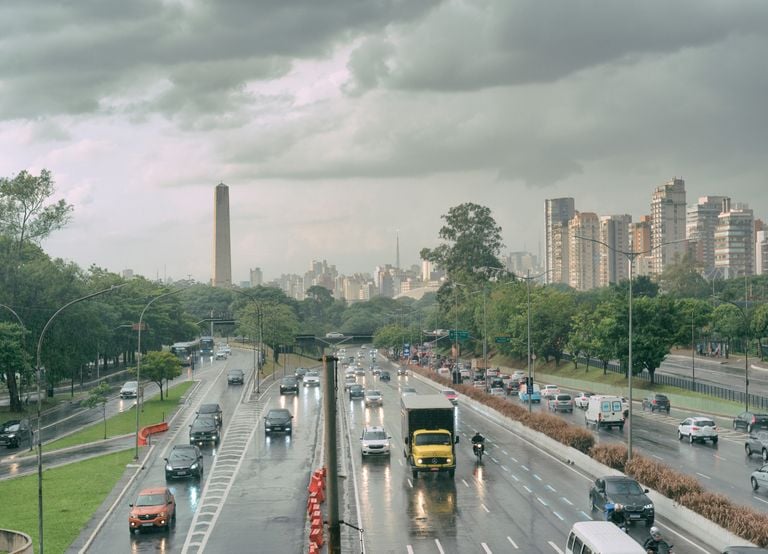 Chuva e frio continuam nas capitais de SP e do RJ; saiba quais as chances de sol