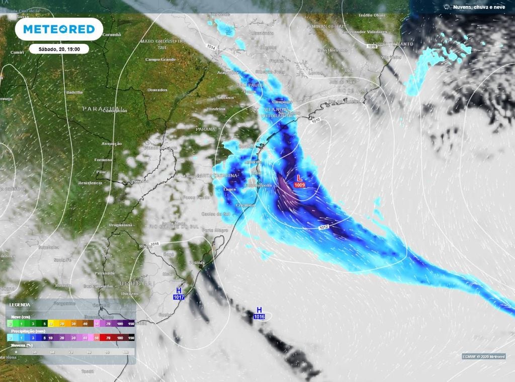 Previsão de precipitação (em mm) e nebulosidade para o sábado (20) de noite às 19h, segundo o modelo europeu ECMWF.