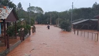 Chuva forte causa estragos e cancela aulas no Rio Grande do Sul; veja imagens