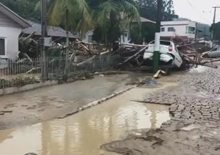 Chuva forte deixa mortos e desaparecidos em Santa Catarina