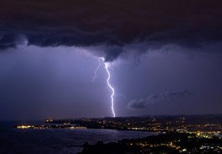 Chuva forte e tempestades voltam a atingir SP e PR; confira o alerta