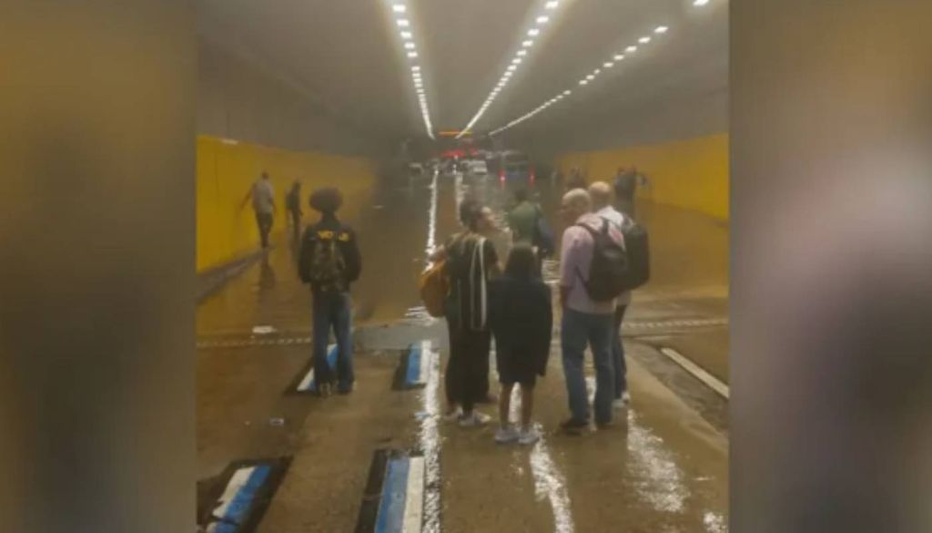 Alagamento no túnel do Vale do Anhangabaú. Foto: Jardim Capelinha News Alagamento no túnel do Vale do Anhangabaú. Foto: Jardim Capelinha News