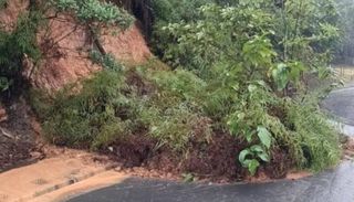 Chuva no Norte de SC provoca deslizamentos, eleva rios e suspende aulas; veja imagens