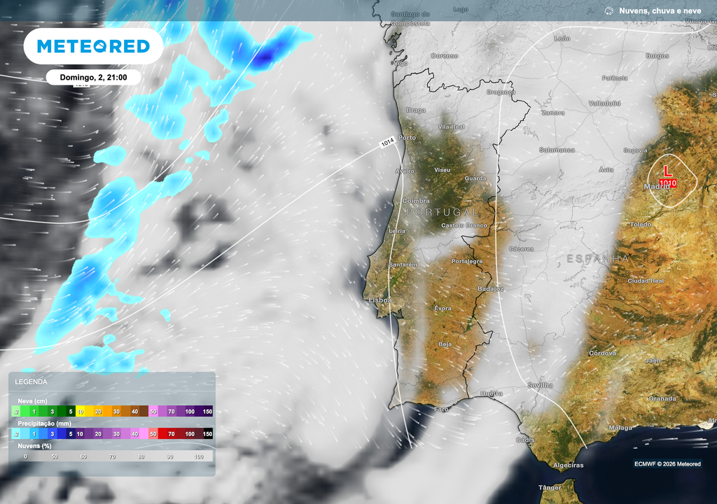 A partir da tarde de domingo, prevê-se um aumento da nebulosidade com a aproximação da perturbação atlântica, embora a chuva deva permanecer sobre o oceano até ao final do dia.