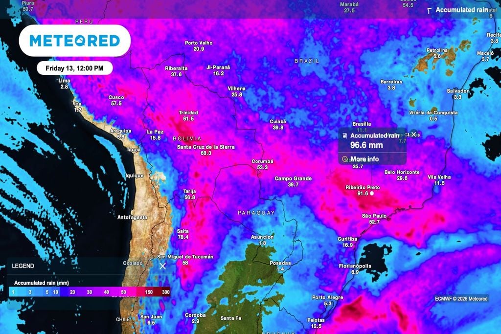 Precipitação acumulada em milímetros pelo modelo ECMWF da Meteored na sexta-feira 13 às 12 horas. Cores variam conforme intensidade da chuva.