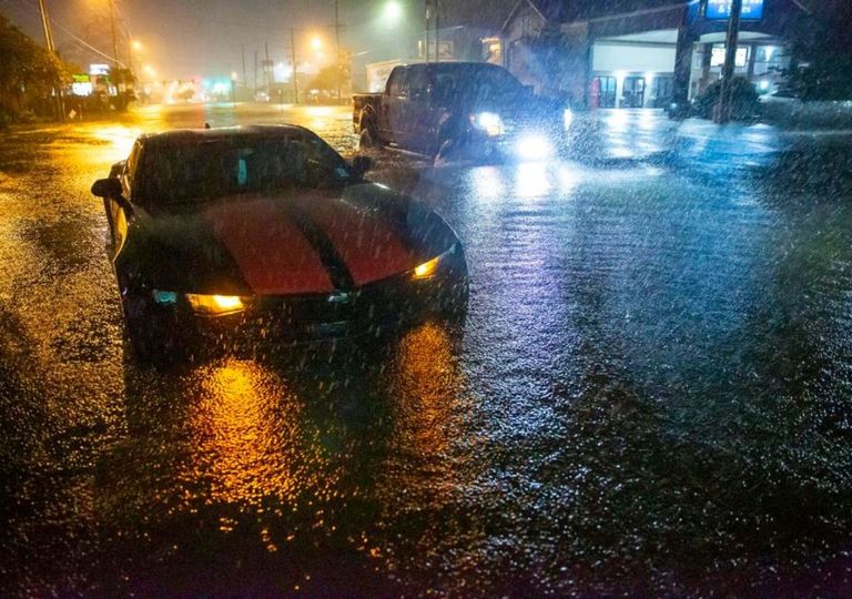 Tempestade tropical Claudette atinge EUA Tempestade tropical Claudette atinge EUA
