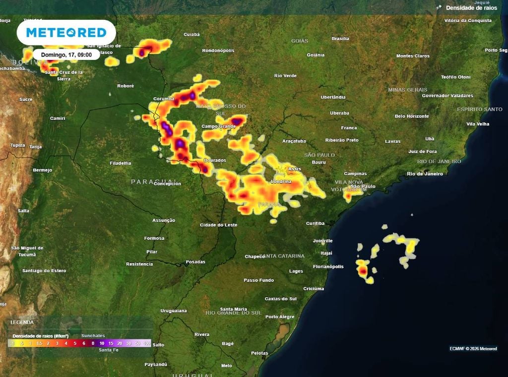 Mapa de densidade de raios. Mapa que mostra as áreas mais propícias a registrar tempestades durante a manhã de domingo (17).