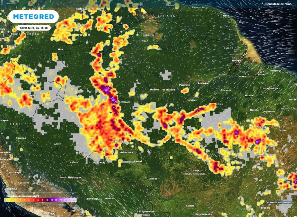 Mapa de densidade de raios mostra áreas mais propícias a tempestade nesta sexta-feira (25).