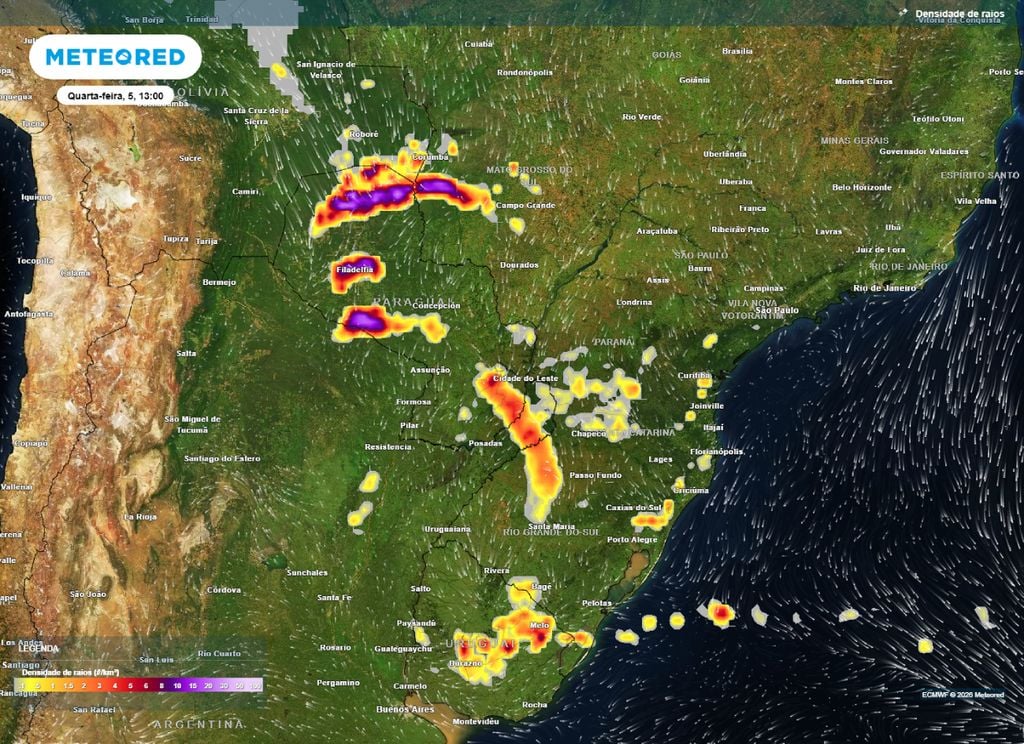 Densidade de raios. Mapa mostra áreas com maiores chances de tempestades na tarde desta quarta-feira (5).