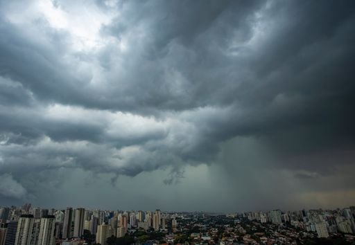 Chuvas aumentam e novo ciclone traz alertas ao Sudeste; veja a previs&atilde;o