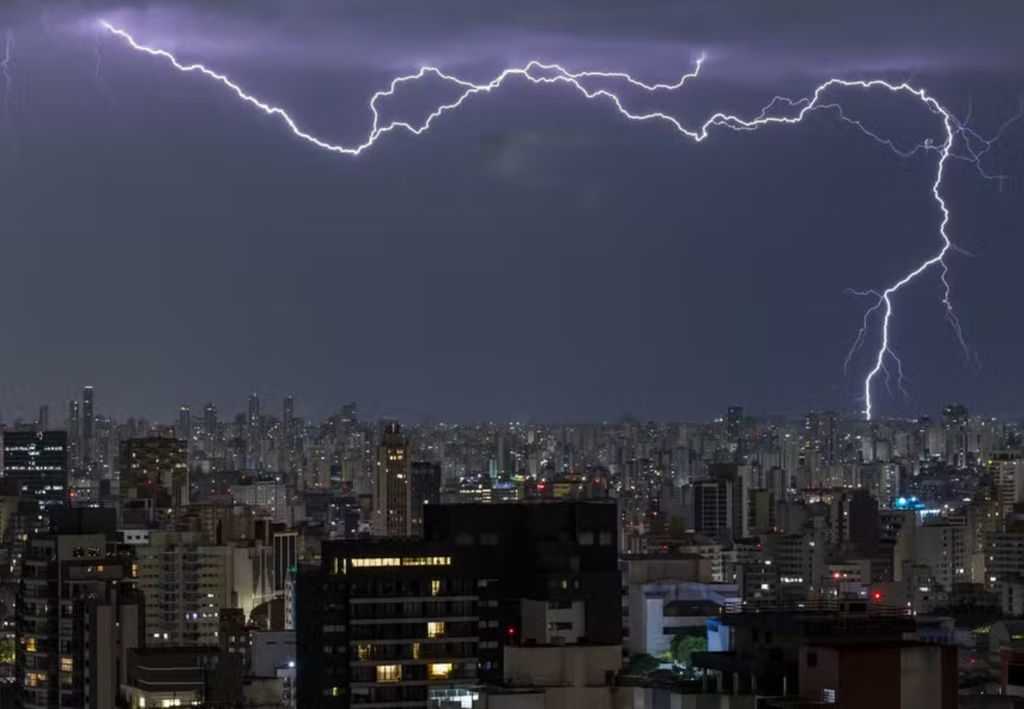 Tempestades são previstas e deixa 11 estados em atenção.
