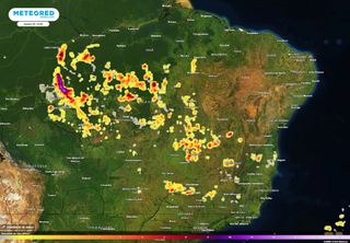 Chuvas continuam no Sudeste e Centro-Oeste, porém de maneira irregular. INMET alerta para o risco de eventos intensos