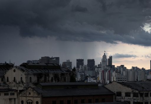Chuvas continuam pelo Brasil e há alertas para 10 estados nesta terça, 11; veja a previsão